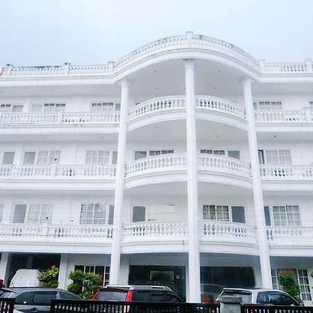 Oyo 696 Hasanah Guest House Syariah De Saphire Маланг Экстерьер фото