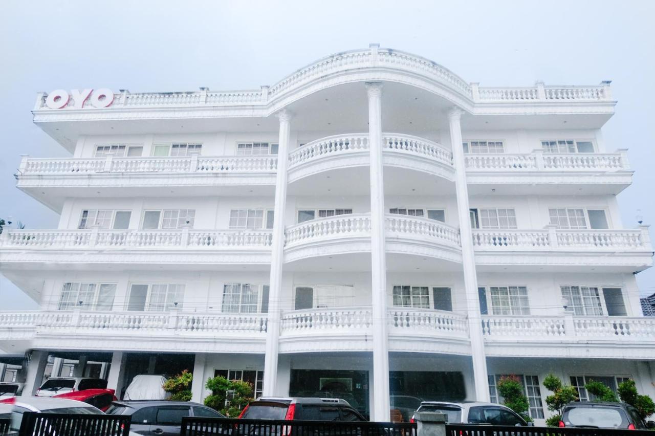 Oyo 696 Hasanah Guest House Syariah De Saphire Маланг Экстерьер фото