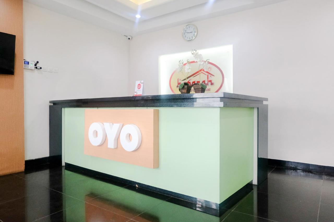 Oyo 696 Hasanah Guest House Syariah De Saphire Маланг Экстерьер фото
