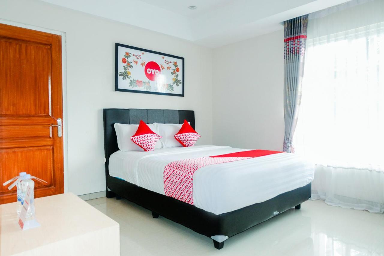 Oyo 696 Hasanah Guest House Syariah De Saphire Маланг Экстерьер фото