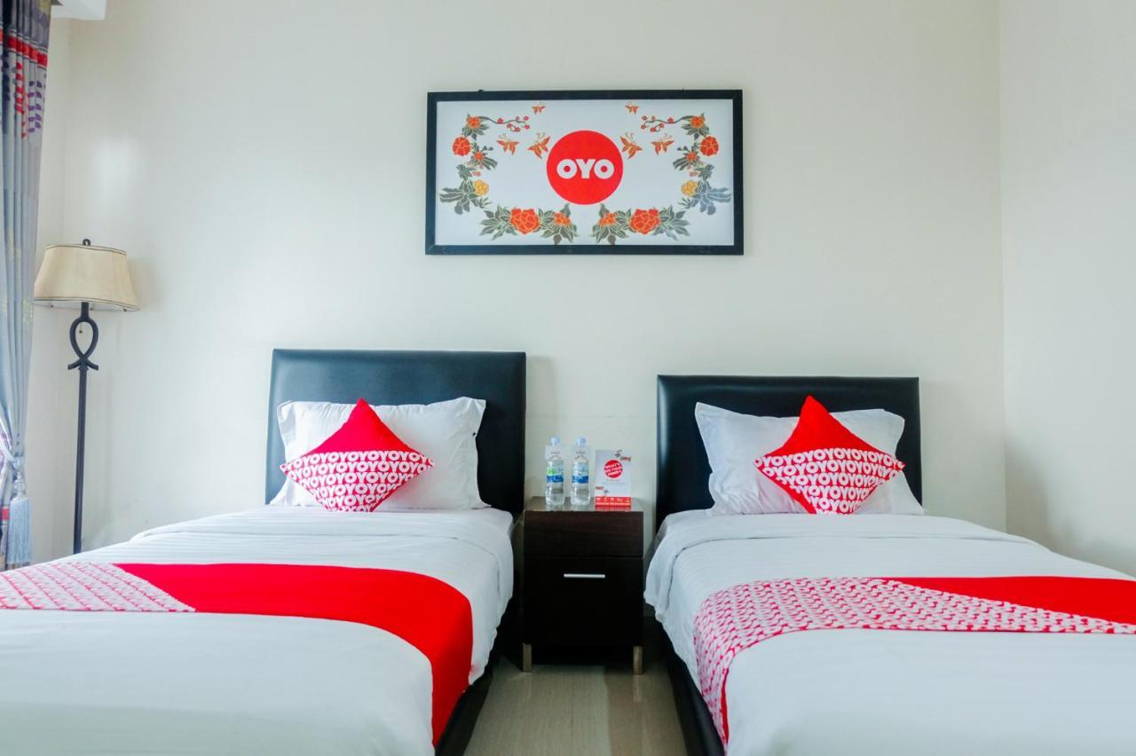 Oyo 696 Hasanah Guest House Syariah De Saphire Маланг Экстерьер фото