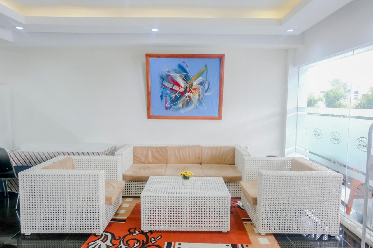 Oyo 696 Hasanah Guest House Syariah De Saphire Маланг Экстерьер фото