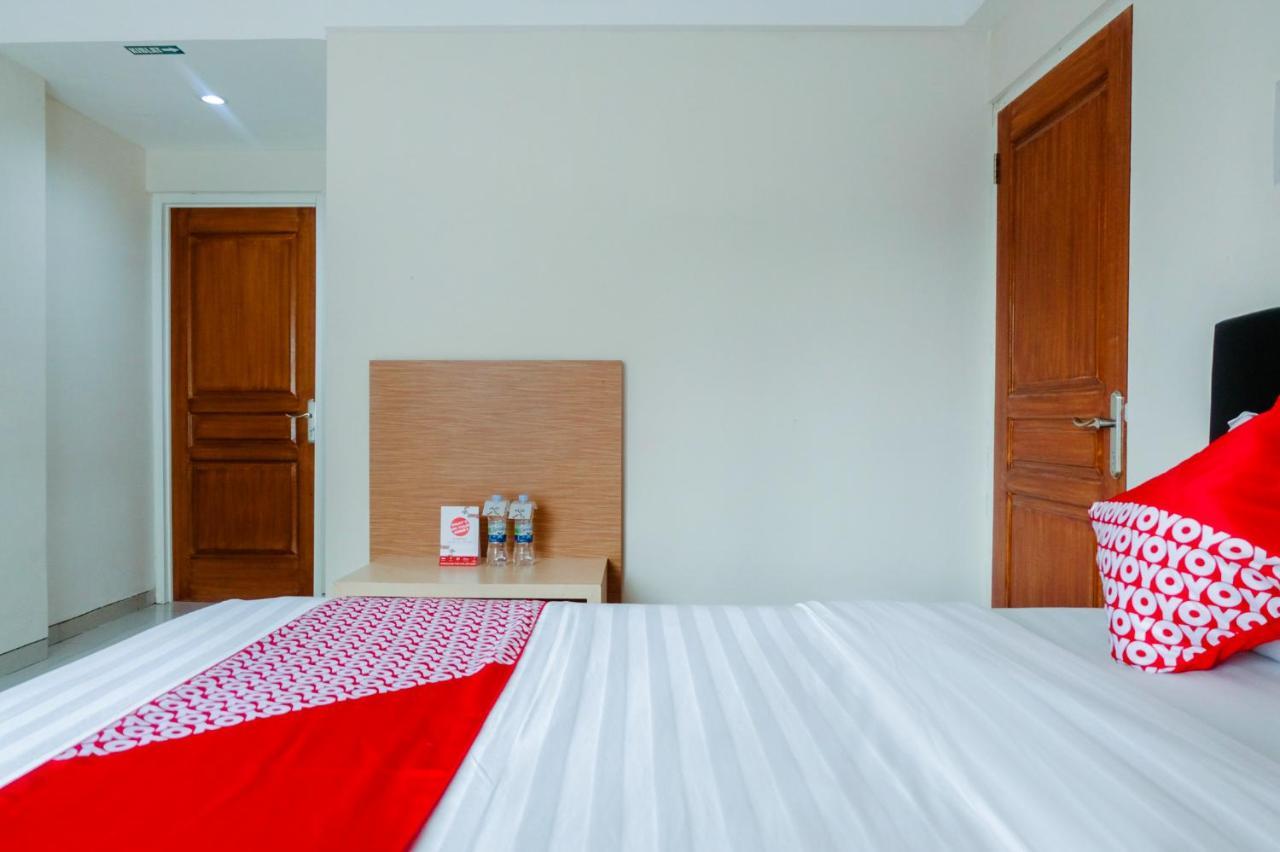 Oyo 696 Hasanah Guest House Syariah De Saphire Маланг Экстерьер фото