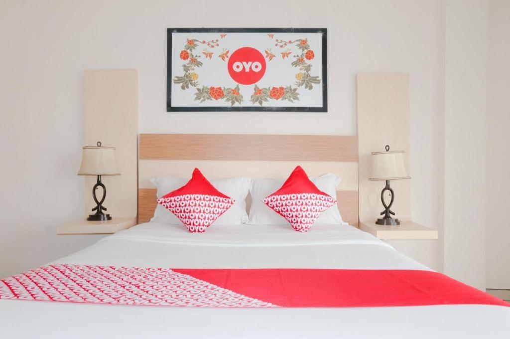 Oyo 696 Hasanah Guest House Syariah De Saphire Маланг Экстерьер фото