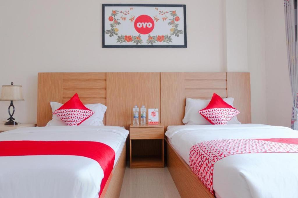 Oyo 696 Hasanah Guest House Syariah De Saphire Маланг Экстерьер фото